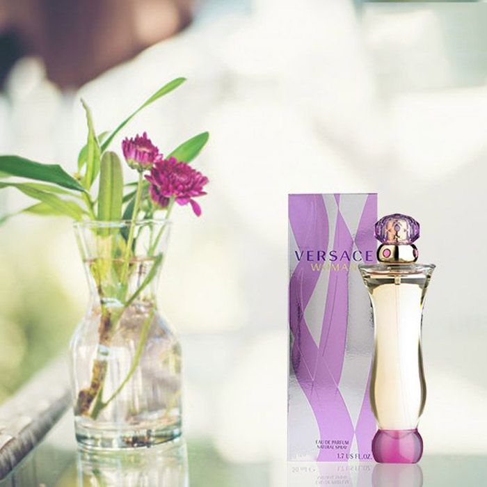 Mùi hương nước hoa Versace Woman quyến rũ, ngọt ngào đây mê hoặc